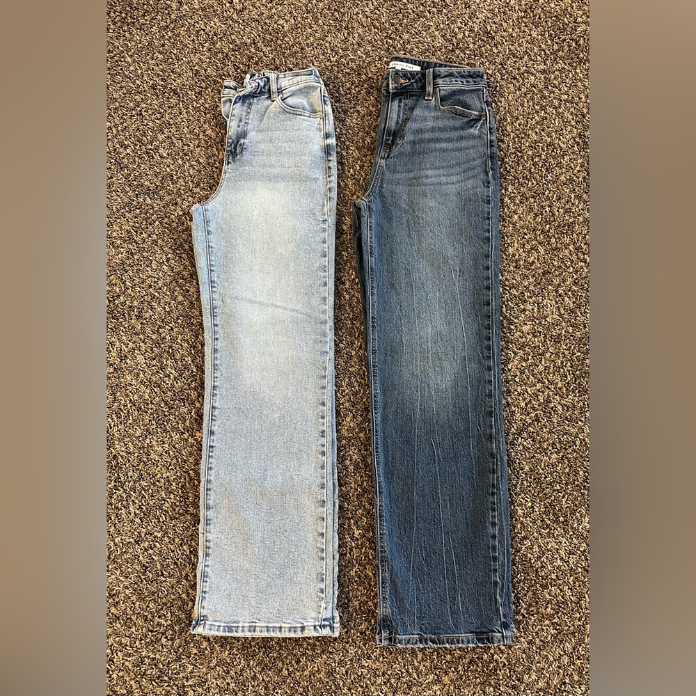 Women’s dark (1/25) and Light (0/2) wash Jeans - set of 2 (new without tags)